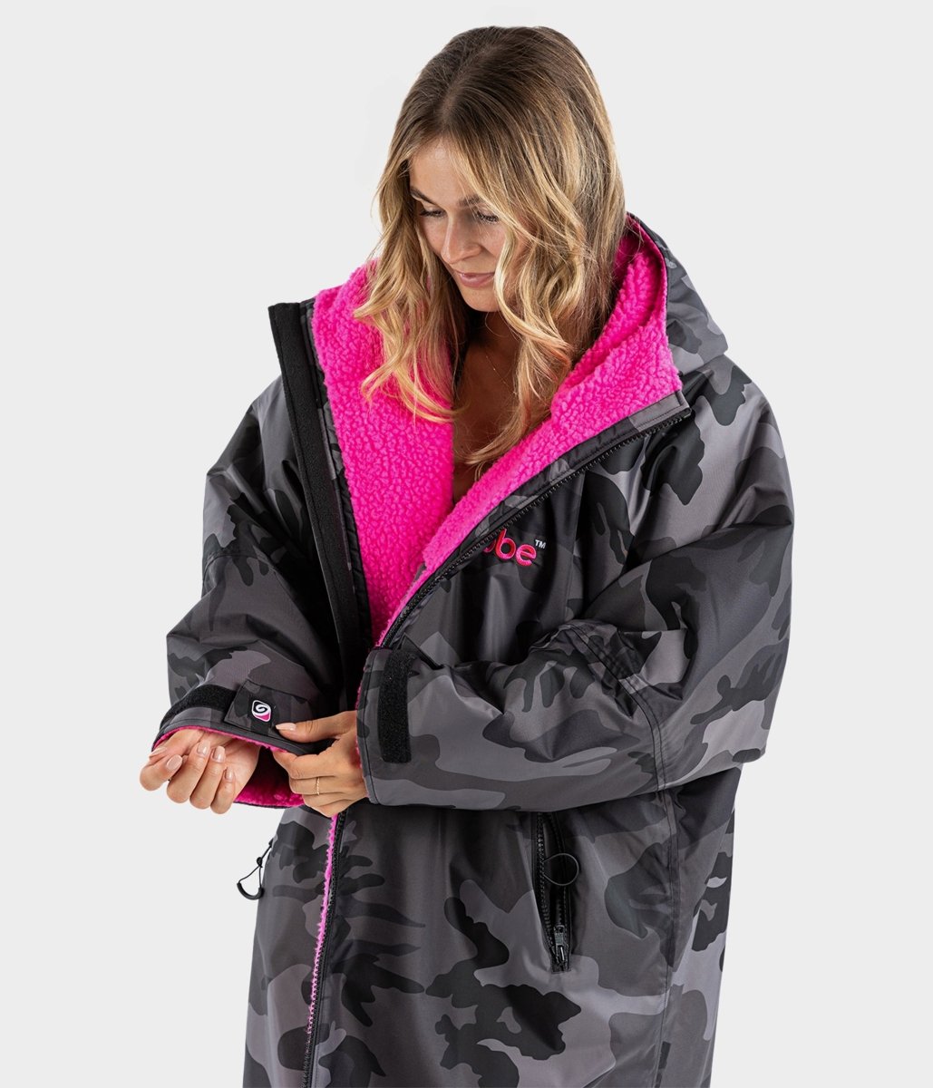 Long Sleeved dryrobe Advance in Black Camouflage & Pink - Paddle People