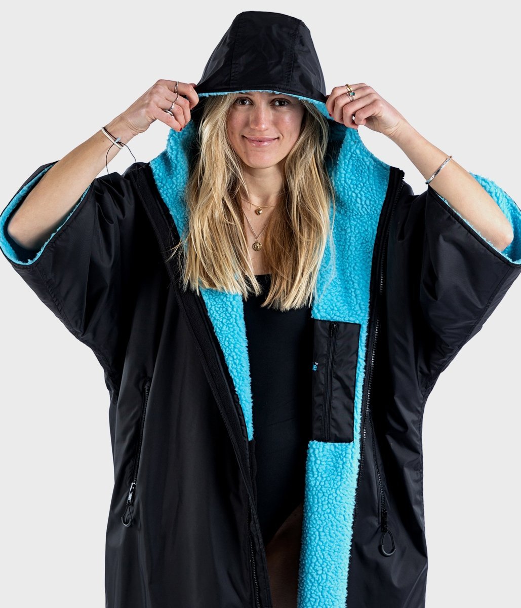 Short Sleeved dryrobe Advance in Black & Blue - Paddle People