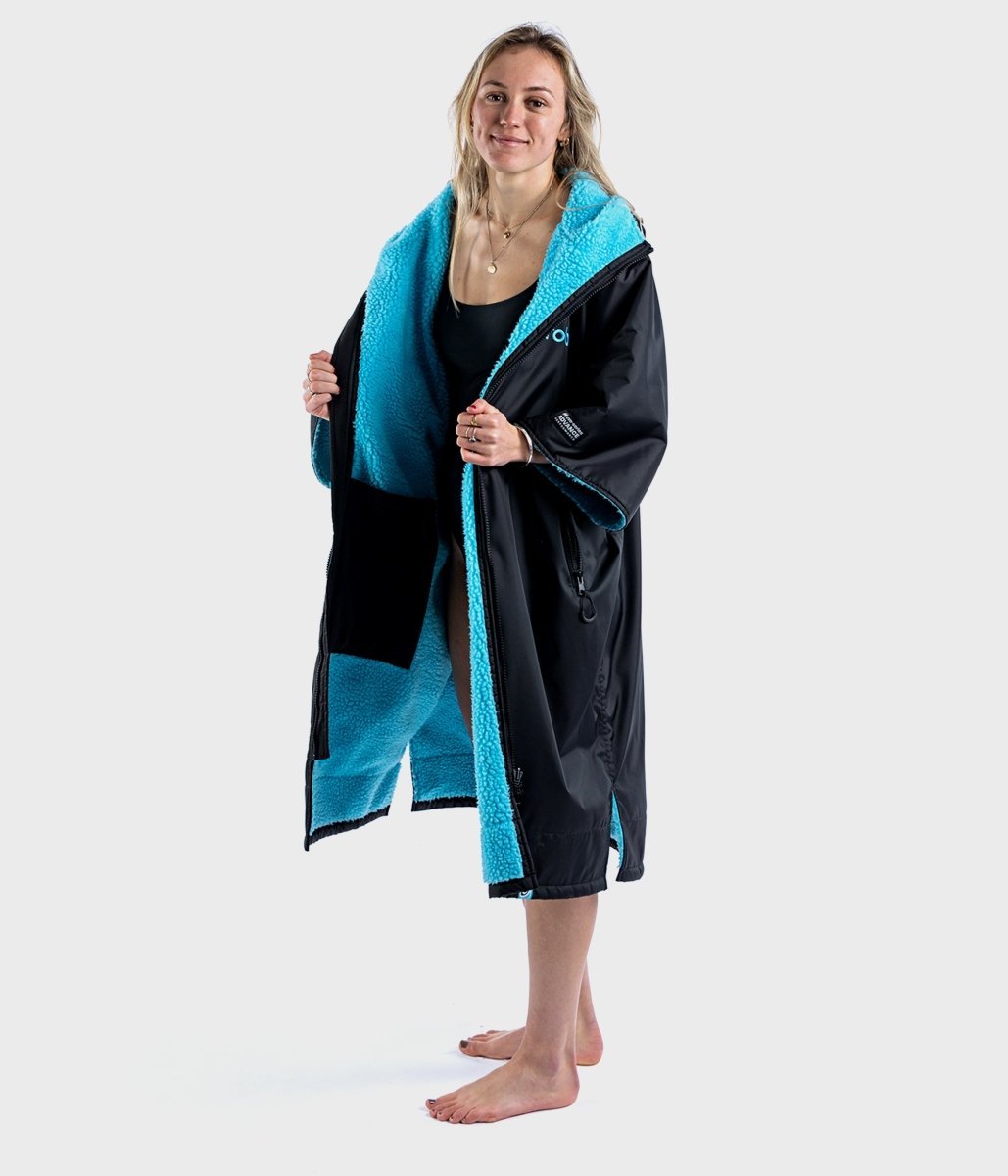 Short Sleeved dryrobe Advance in Black & Blue - Paddle People